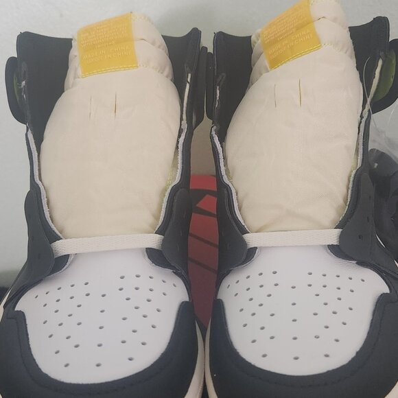 Nike Air Jordan 1 Retro High OG White Black Volt Men’s 11.5 – New w/ Box - Picture 4 of 5